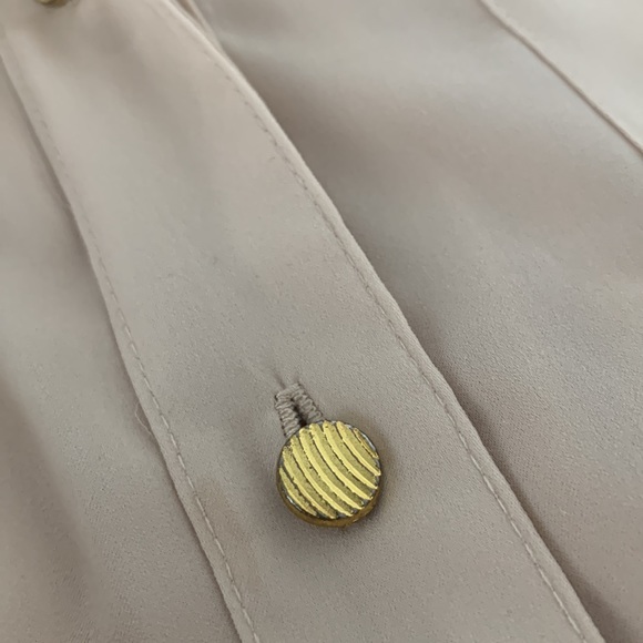 Chico’s tan long sleeve dress blouse - Size 0 - Picture 4 of 6